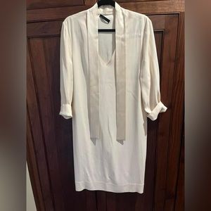 The Row ivory v neck sheath w tie
Worn once
Size 10 (fits slim like an 8.)